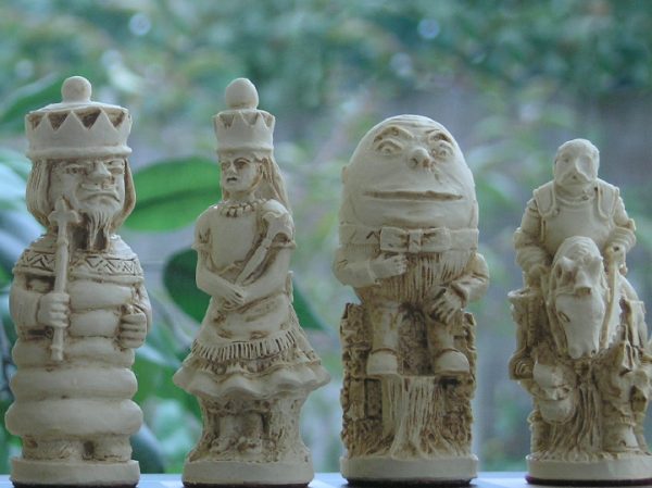 New Alice in Wonderland Chess Set - Image 3