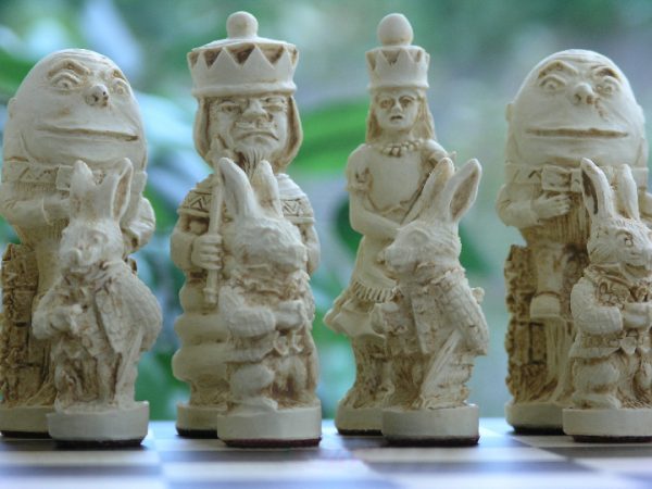 New Alice in Wonderland Chess Set - Image 4