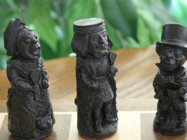 New Alice in Wonderland Chess Set - Image 9