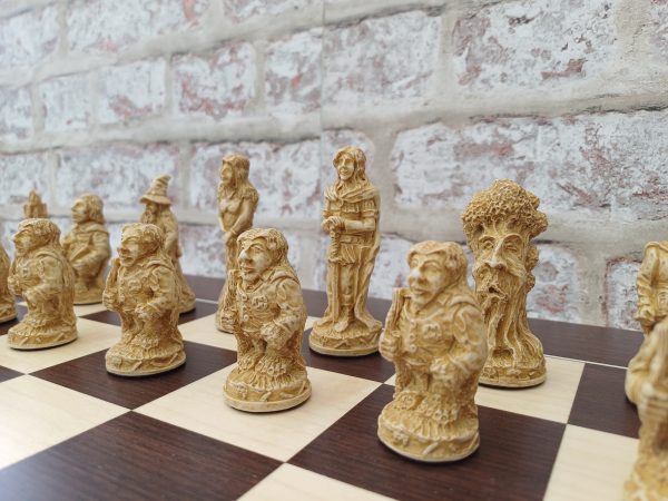 Berkeley Chess - Lord of the Rings Chess Set - Small