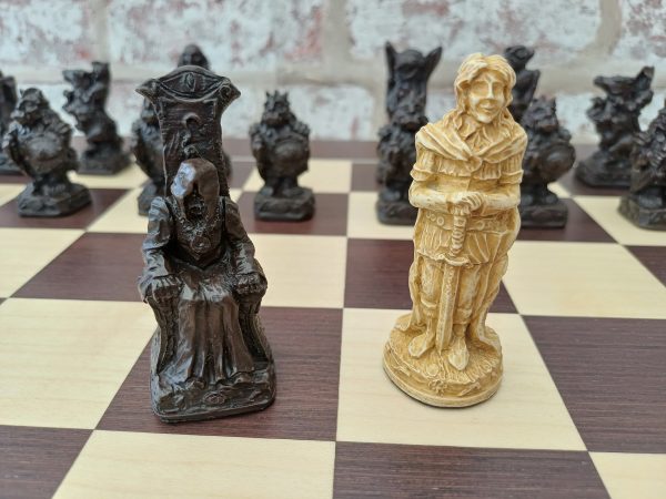 Berkeley Chess - Lord of the Rings Chess Set - Small - Image 12