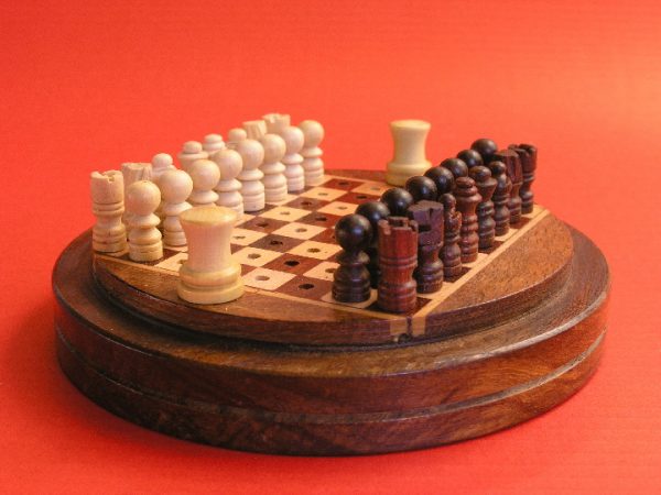 Round Peg Travel 4 inches Diameter Chess Set