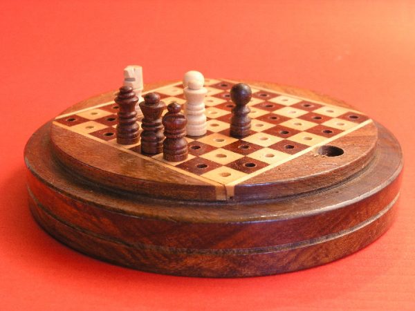 Round Peg Travel 4 inches Diameter Chess Set - Image 6