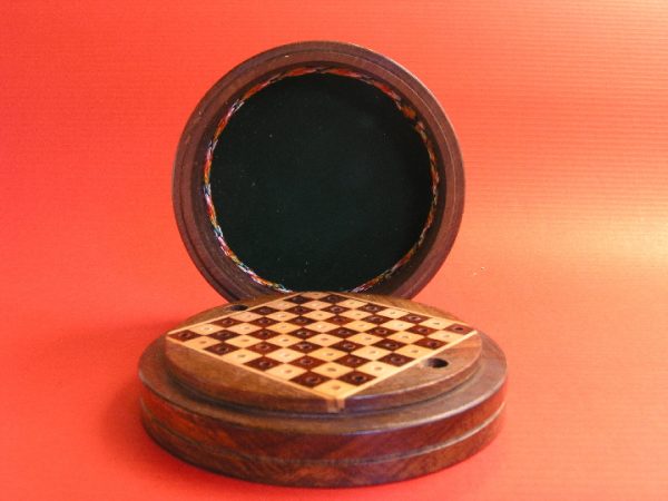 Round Peg Travel 4 inches Diameter Chess Set - Image 7