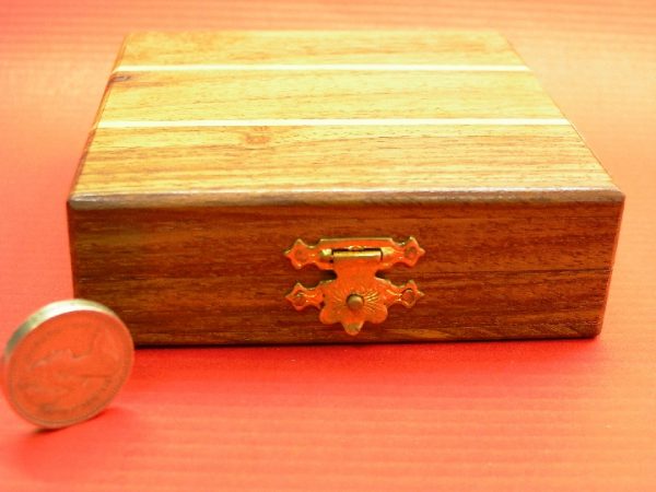 Square Peg Travel 4 inch x 4 inch Chess Set - Image 4