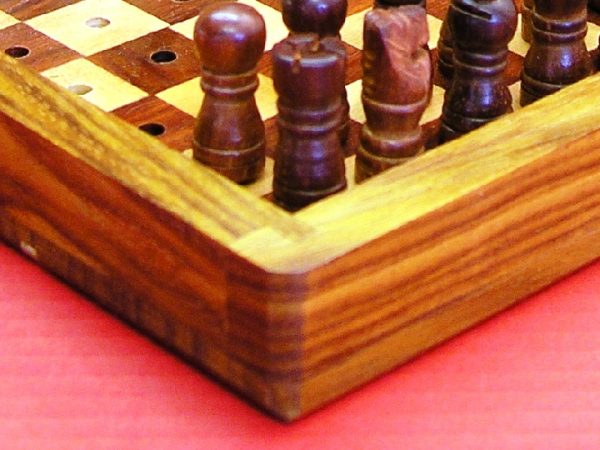 Square Peg Travel 4 inch x 4 inch Chess Set - Image 8