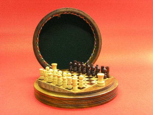 Round Travel 5 inches Diameter Chess Set