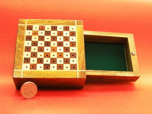 Square Travel 4 x 4 with side drawer Chess Set - Image 9