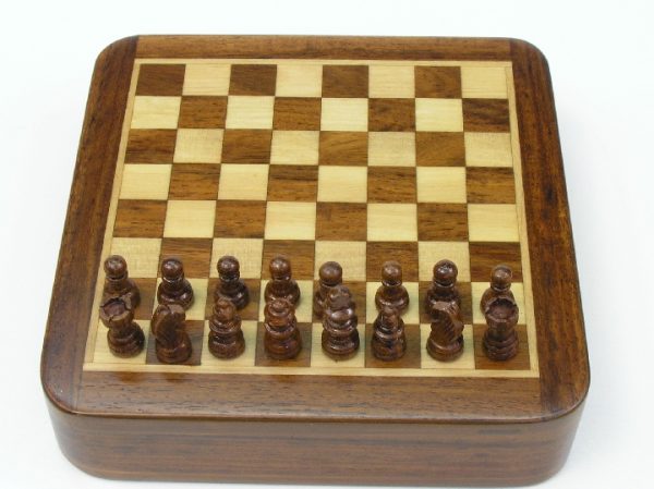 Quality Magnetic 7.5 inches x 7.5 inches Chess Set - Image 9