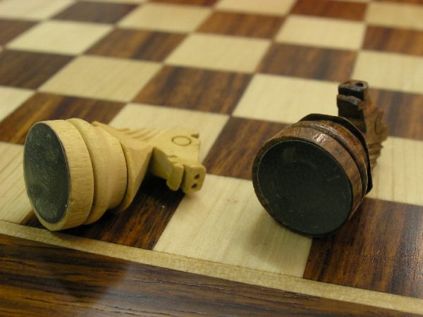 Magnetic with Moon Drawers 9 inches Round Chess Set - Image 3