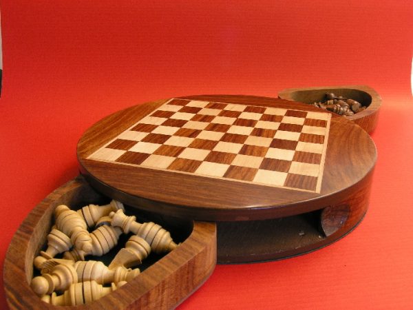 Magnetic with Moon Drawers 9 inches Round Chess Set