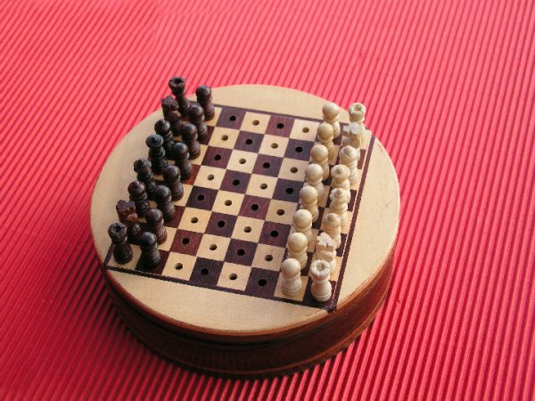 Pegged with Moon Drawer 5 inches Round Chess Set - Image 7