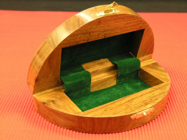 Half Moon Magnetic 9 Inch Dia. Chess Set - Image 8