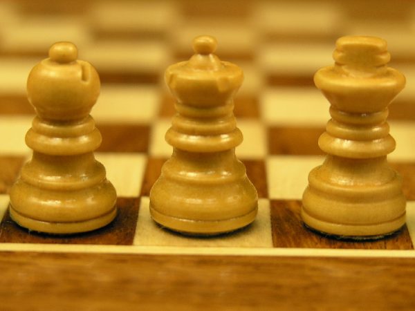 Half Moon Magnetic 9 Inch Dia. Chess Set - Image 11