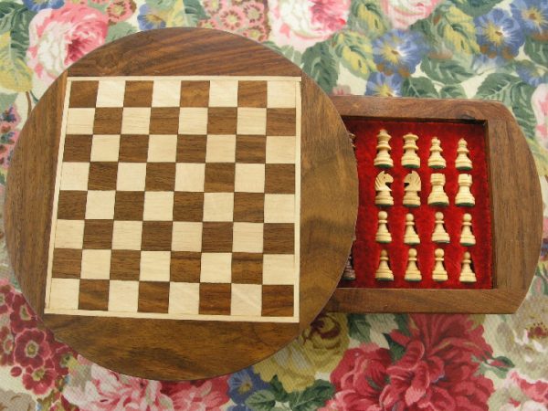 Round Magnetic 6 Diameter with internal removable drawer Chess Set - Image 3