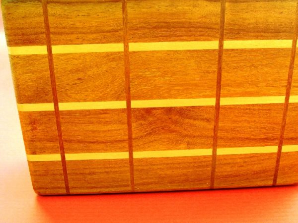 10 inch x 7 inch Pegged Travel Chess Set - Image 4