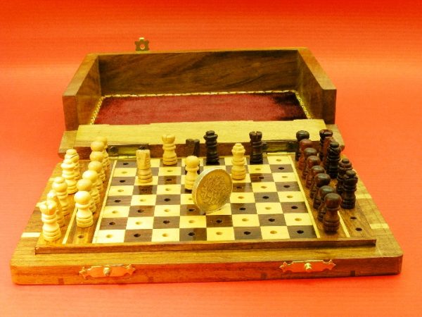 10 inch x 7 inch Pegged Travel Chess Set - Image 8