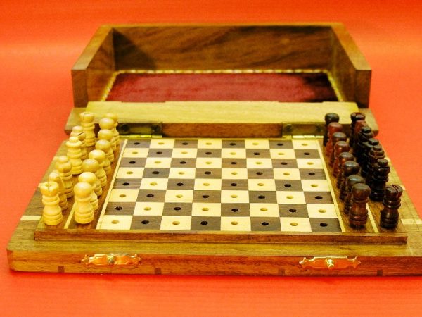 10 inch x 7 inch Pegged Travel Chess Set - Image 11