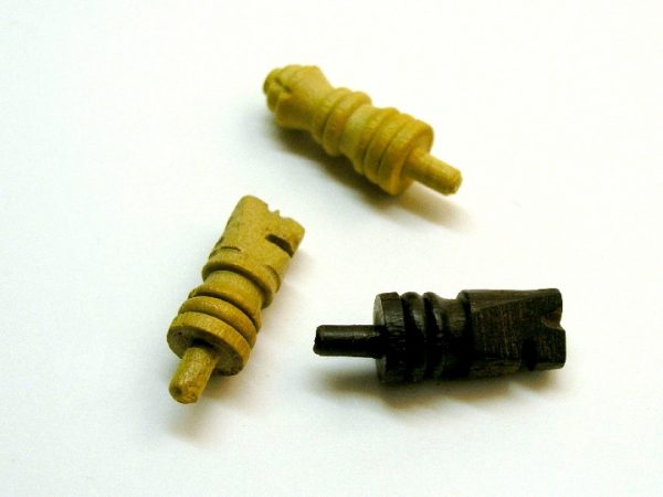 10 inch x 7 inch Pegged Travel Chess Set - Image 12