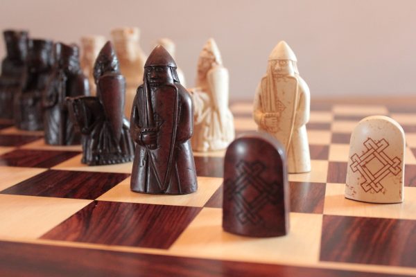 National Museum of Scotland Isle of Lewis Chess Pieces in Beautiful Presentation Case - Image 7