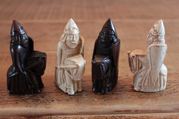 National Museum of Scotland Isle of Lewis Chess Pieces in Beautiful Presentation Case - Image 11