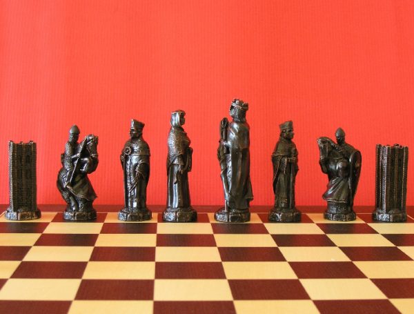 Battle of Hastings Chess Set - Image 4