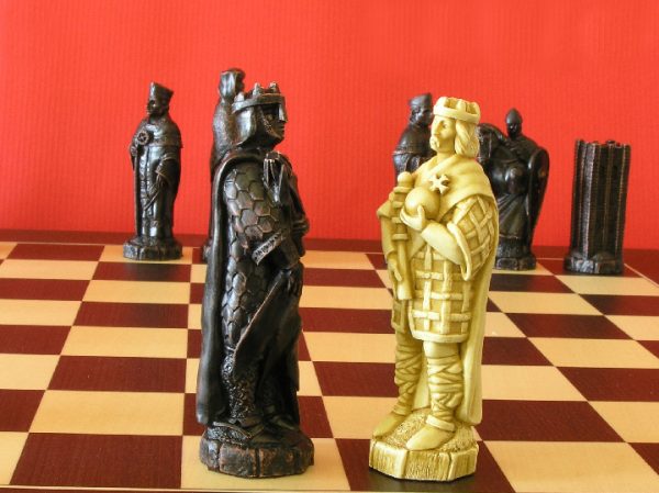 Battle of Hastings Chess Set - Image 5