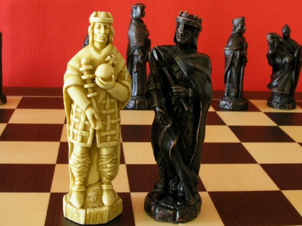Battle of Hastings Chess Set - Image 7