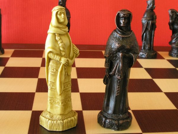 Battle of Hastings Chess Set - Image 8