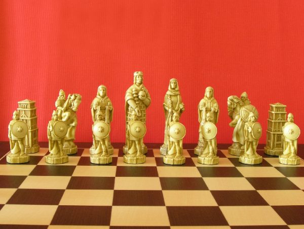 Battle of Hastings Chess Set - Image 10