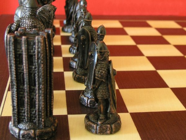 Battle of Hastings Chess Set - Image 11