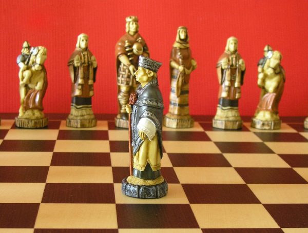 Battle of Hastings Hand Painted Chess Set - Image 3