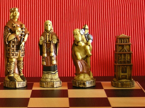 Battle of Hastings Hand Painted Chess Set - Image 4