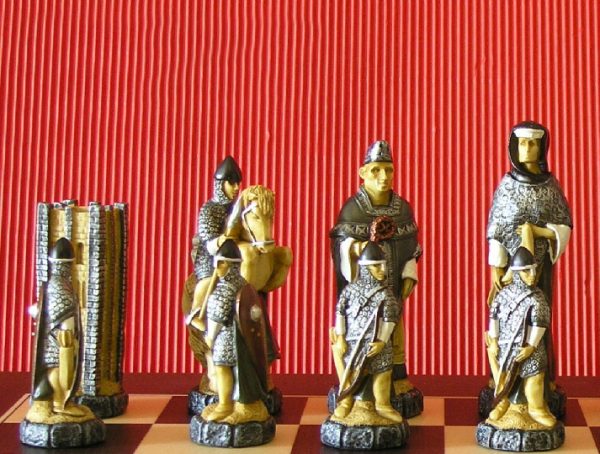 Battle of Hastings Hand Painted Chess Set - Image 8