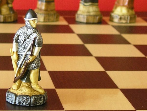 Battle of Hastings Hand Painted Chess Set - Image 10
