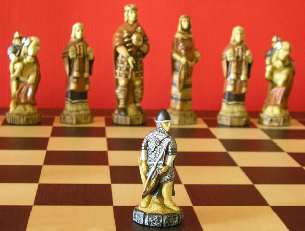 Battle of Hastings Hand Painted Chess Set - Image 11