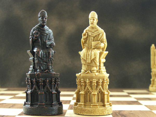 Canterbury Cathedral Chess Pieces - Image 4