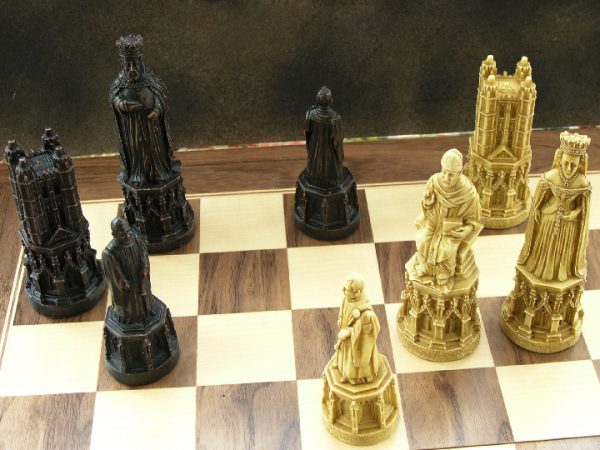 Canterbury Cathedral Chess Pieces - Image 9