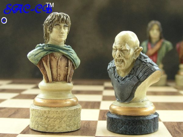 Berkeley Chess Ltd - Lord of the Rings Hand Painted Chess Set - Image 3