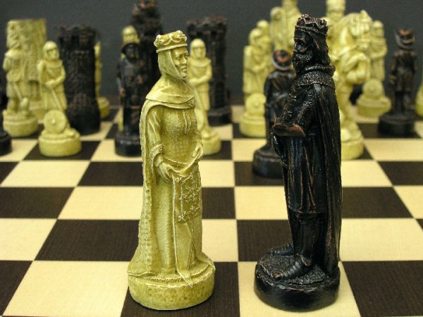 Battle of Bannockburn Chess Set - Image 4