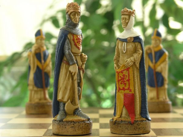 Battle of Bannockburn Hand Decorated Chess Set - Image 2