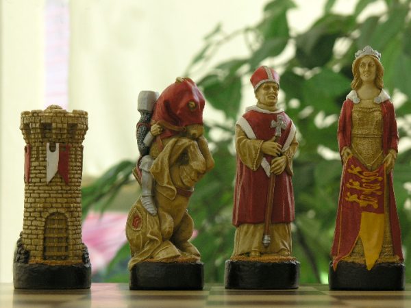 Battle of Bannockburn Hand Decorated Chess Set - Image 9