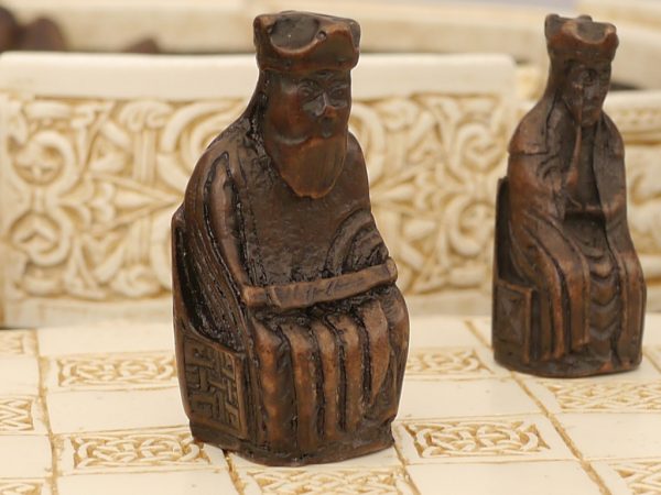 Small Isle of Lewis Chess Set incl Board and Case - Light - Image 8