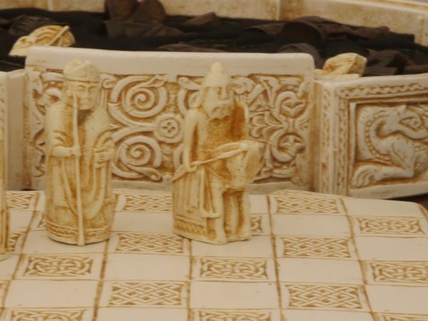 Small Isle of Lewis Chess Set incl Board and Case - Light - Image 10