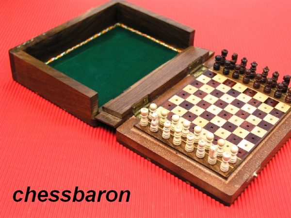 Detailed Pegged 7 x 5 inch Chess Set - Image 7