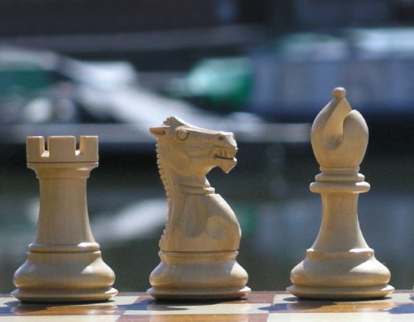 Margaret Anne Ebony Staunton 3.5 inch King Chess Set - Image 2