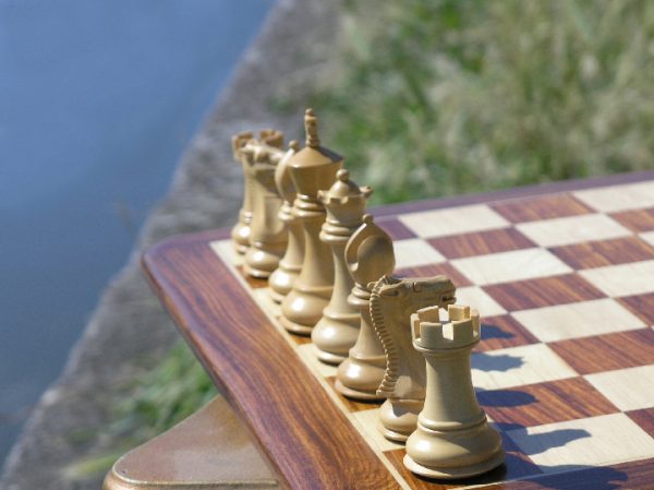 Margaret Anne Ebony Staunton 3.5 inch King Chess Set - Image 3