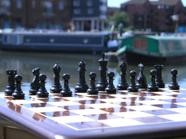 Margaret Anne Ebony Staunton 3.5 inch King Chess Set - Image 4