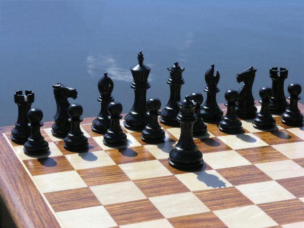 Margaret Anne Ebony Staunton 3.5 inch King Chess Set - Image 5