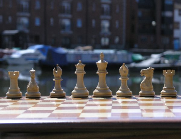 Margaret Anne Ebony Staunton 3.5 inch King Chess Set - Image 7